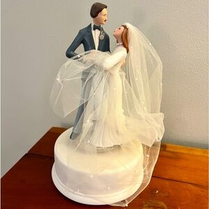 Bride & Groom dance music box